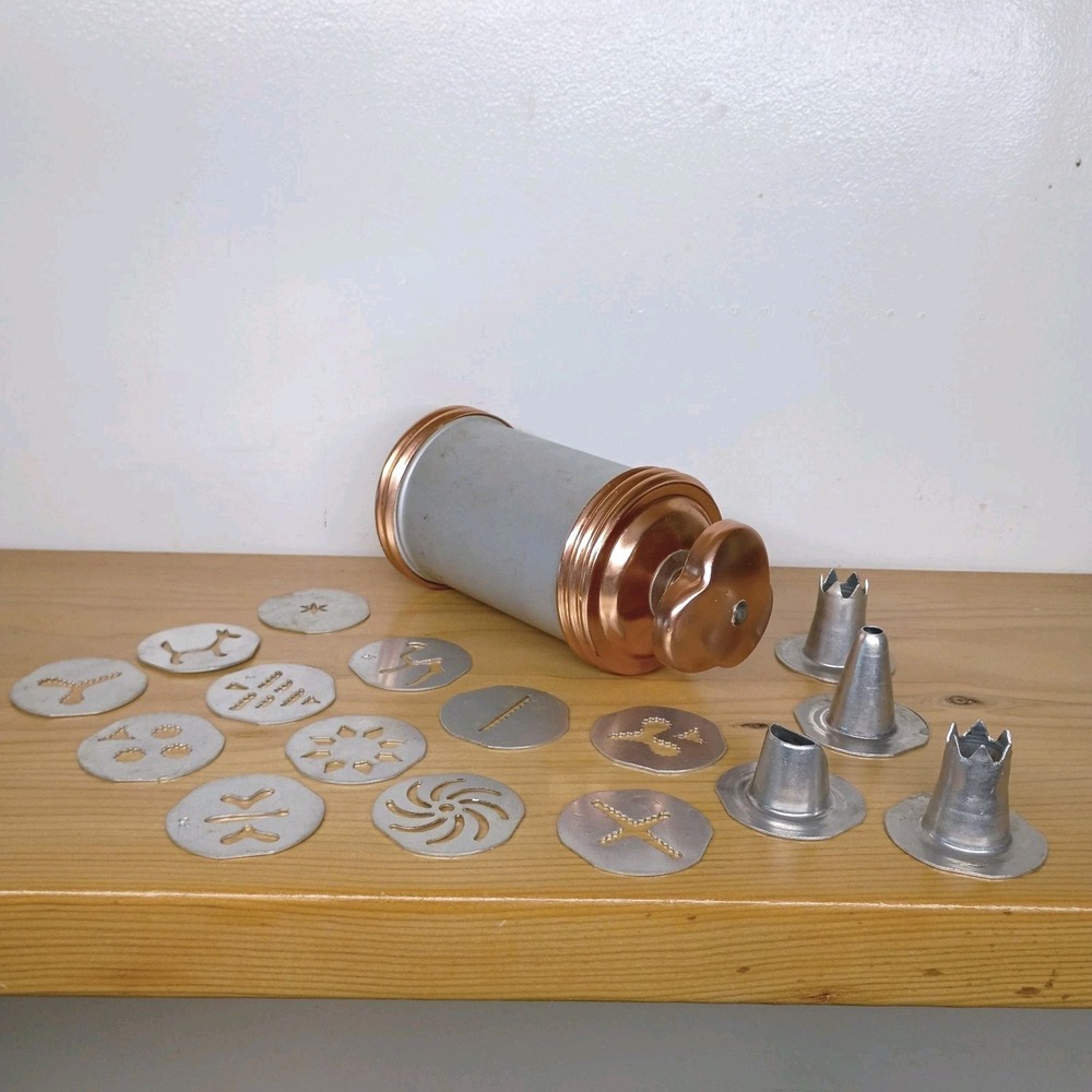 Vintage Mirro Aluminum Cookie & Pastry Press with 12 Discs And 4 Tips